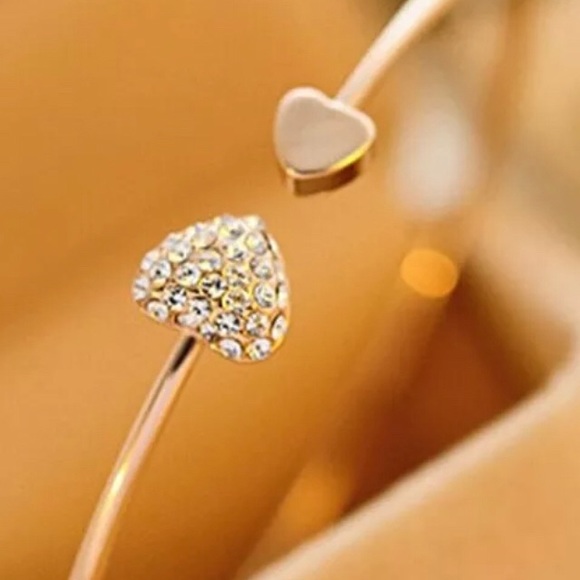 Jewelry - Gold Double heart crystal open bangle